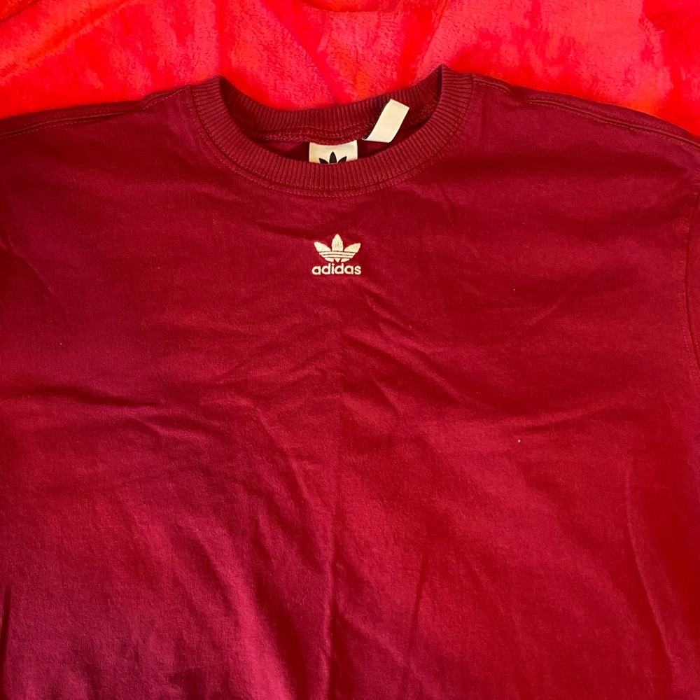 this is a shirt I got as a gift and didn’t wear but it’s super cute and sporty!